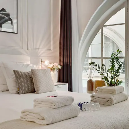 Historical In The Heart Of - 1 * Paris