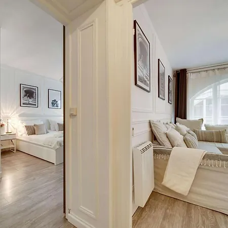 Historical In The Heart Of - 1 Apartment