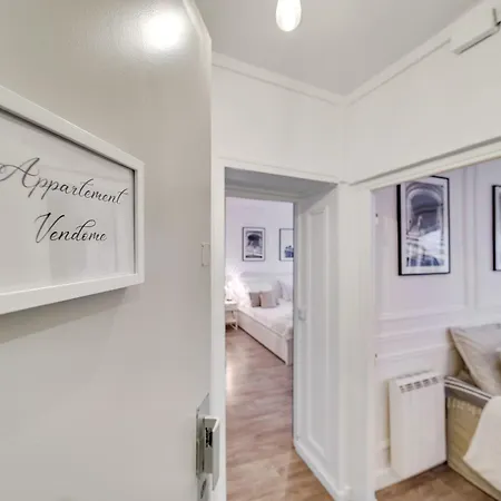 Historical In The Heart Of - 1 Apartment *